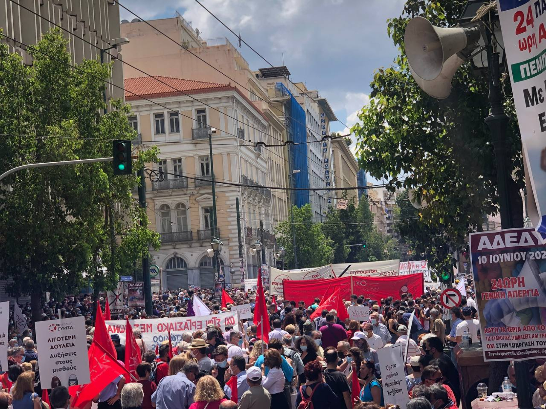 Απεργία: Χιλιάδες κόσμου πλημμύρισαν το κέντρο κατά του εργασιακού νομοσχεδίου