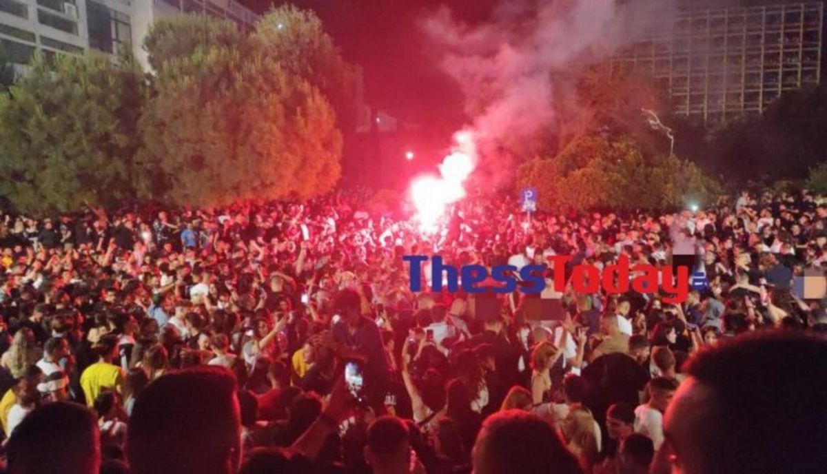 ΑΠΘ κορωνοπάρτι: Συνωστισμός με 3.000 άτομα