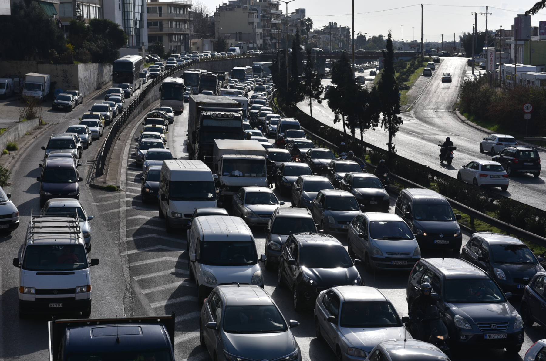 Τροχαίο στην Εθνική Οδό Αθηνών – Λαμίας: Τραυματίας οδηγός