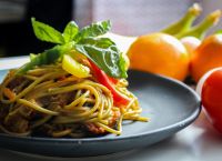 Πέντε τουρίστες κι ένα πιάτο!