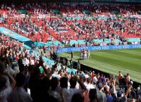 Euro 2020: Oπαδός έπεσε από τις εξέδρες στο Αγγλία – Κροατία και κινδυνεύει η ζωή του