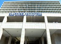 Προστασία των πολιτών και συλλήψεις στους παρανομούντες που θέλουν να πάρουν το νόμο στα χέρια τους Προστασία των πολιτών και συλλήψεις στους παρανομούντες που θέλουν να πάρουν το νόμο στα χέρια τους