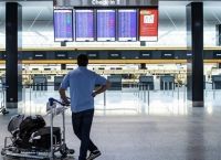 Γερμανία: Επιδιώκει την απαγόρευση εισόδου των ταξιδιωτών από τη Βρετανία στην ΕΕ