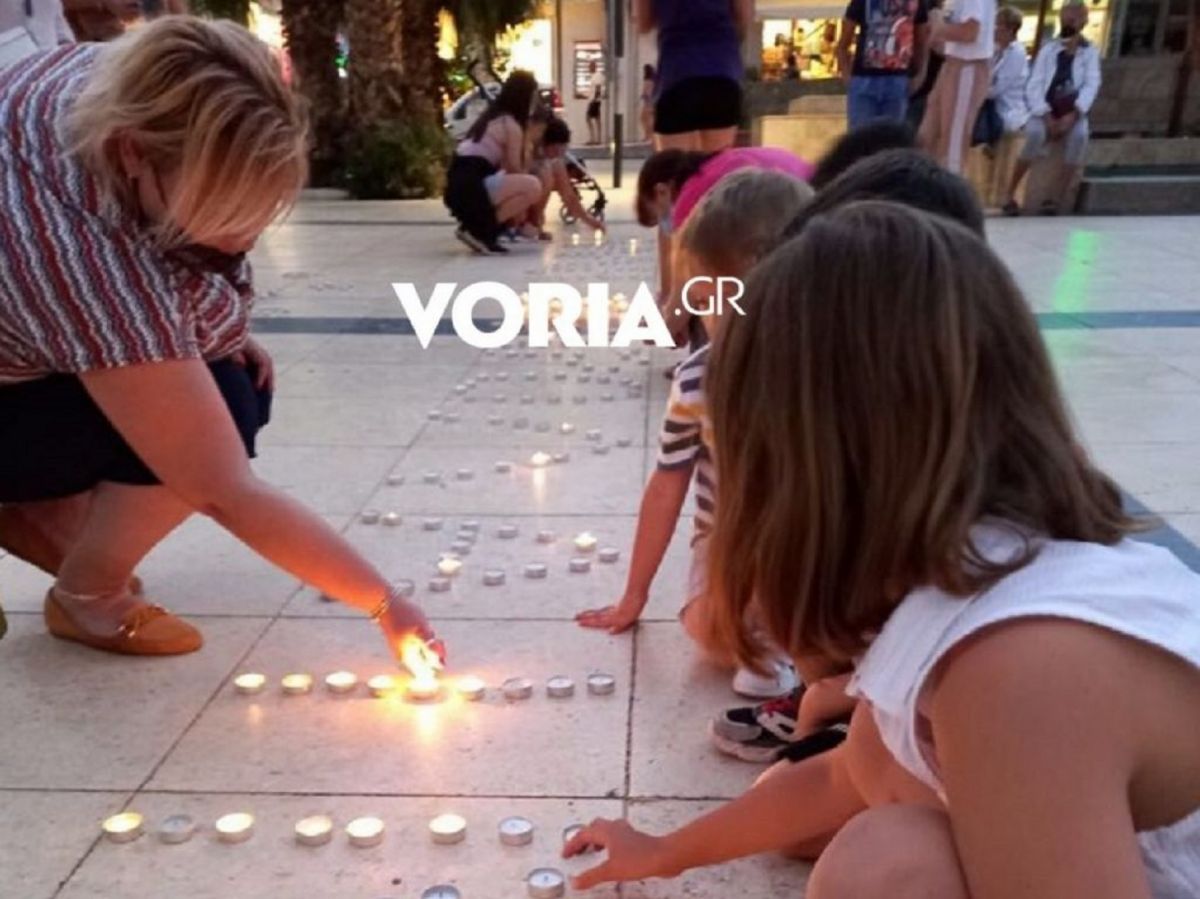 Γλυκά Νερά: «Όχι άλλη Καρολάιν» έγραψαν γυναίκες με κεριά