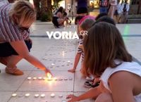 Γλυκά Νερά: «Όχι άλλη Καρολάιν» έγραψαν γυναίκες με κεριά Γλυκά Νερά: «Όχι άλλη Καρολάιν» έγραψαν γυναίκες με κεριά