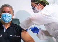 Κολομβία: Εμβολιάστηκε ο Πρόεδρος Ντούκε σε στρατιωτικό νοσοκομείο