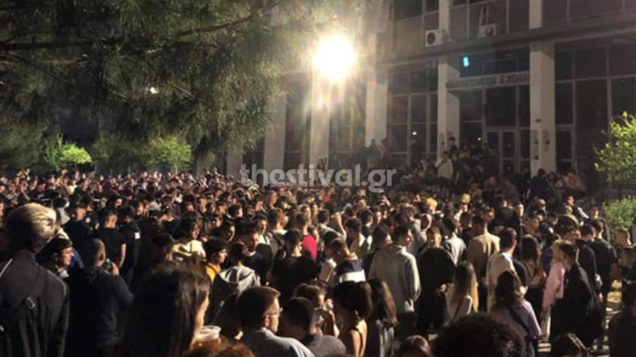 ΑΠΘ: Νέο κορωνοπάρτι με εκαντοντάδες άτομα