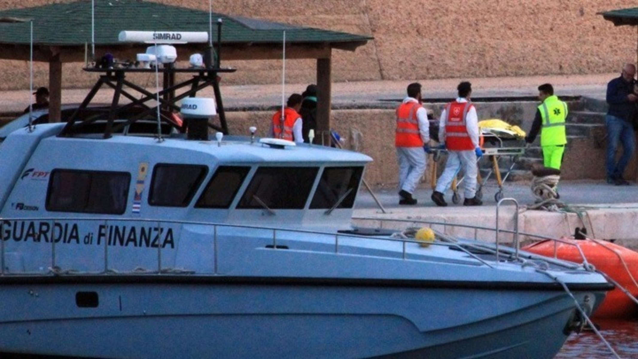 Λαμπεντούζα: Τουλάχιστον 7 νεκροί και 9 αγνοούμενοι από το ναυάγιο