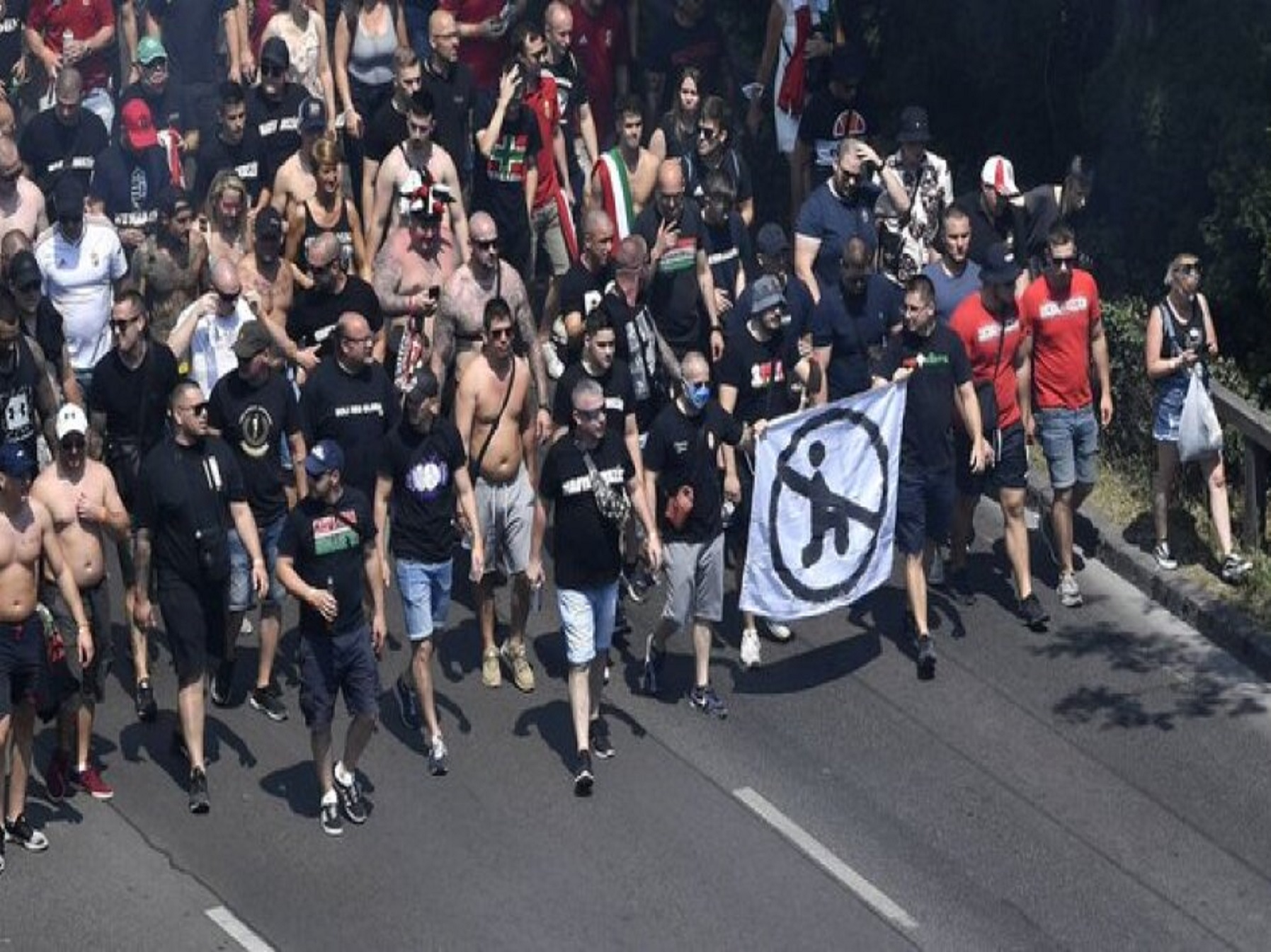 Euro 2020: Ούγγροι οπαδοί κατά της διαμαρτυρίας εναντίον του ρατσισμού