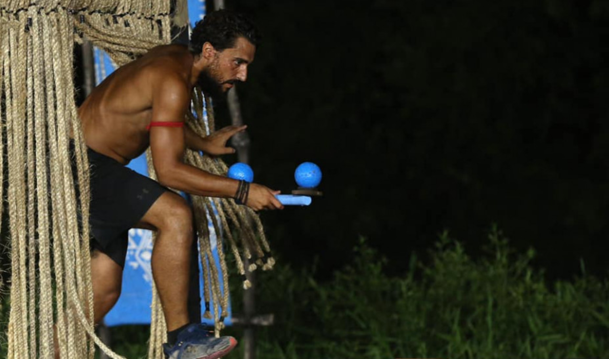 Survivor: Ο Σάκης Κατσούλης είναι ο πρώτος που πέρασε στον ημιτελικό