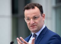 Γενς Σπαν: Εμπλοκή σε σκάνδαλο με άχρηστες μάσκες