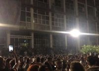 Κορωνοπάρτι ΑΠΘ: Συνωστισμός με εκατοντάδες άτομα