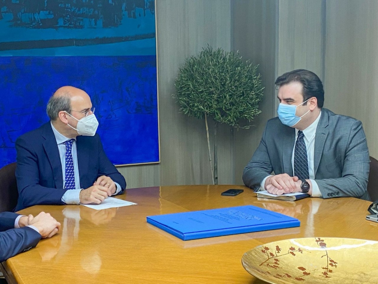Ψηφιακή κάρτα εργασίας: Στο «επίκεντρο» της συνάντησης Πιερρακάκη – Χατζηδάκη