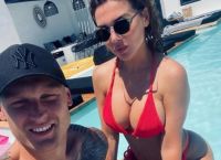 Η μελαχρινή καλλονή του Τίμα σήκωσε ανέμους στη Μύκονο