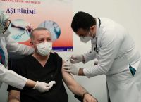 Ερντογάν: Έλαβε την τρίτη δόση εμβολίου και προκάλεσε αντιδράσεις