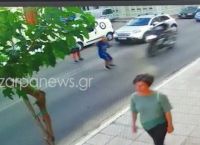 Χανιά: Η στιγμή που μηχανή χτυπάει 10χρονο παιδί