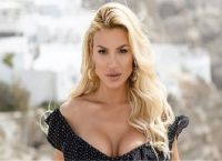 Παναγιώταρου: Με καυτό μαγιό στην παραλία