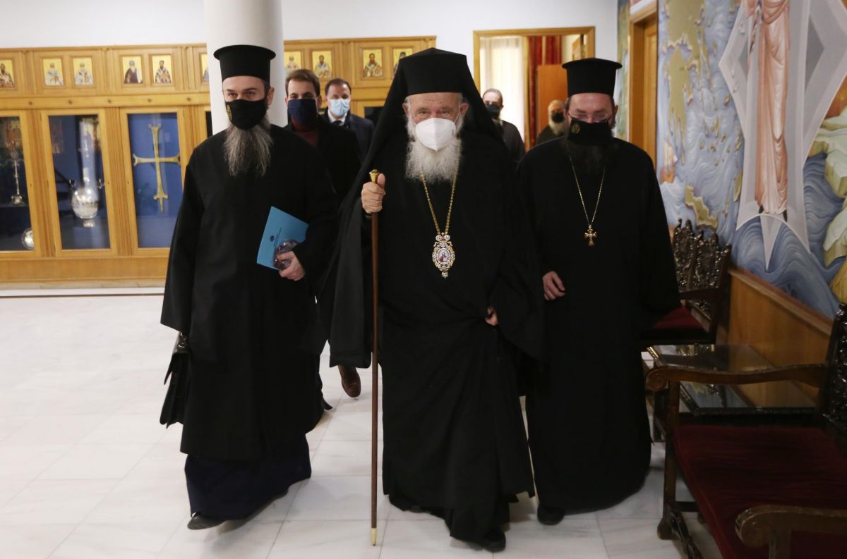 Ιερά Σύνοδος: Στο τραπέζι ο υποχρεωτικός εμβολιασμός των κληρικών