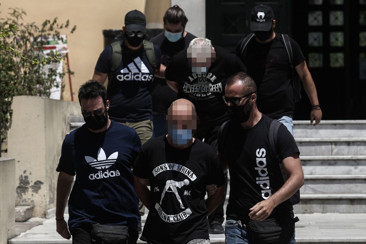 Ηλιούπολη: Αρνείται τις κατηγορίες και κατηγορεί την 19χρονη ο αστυνομικός