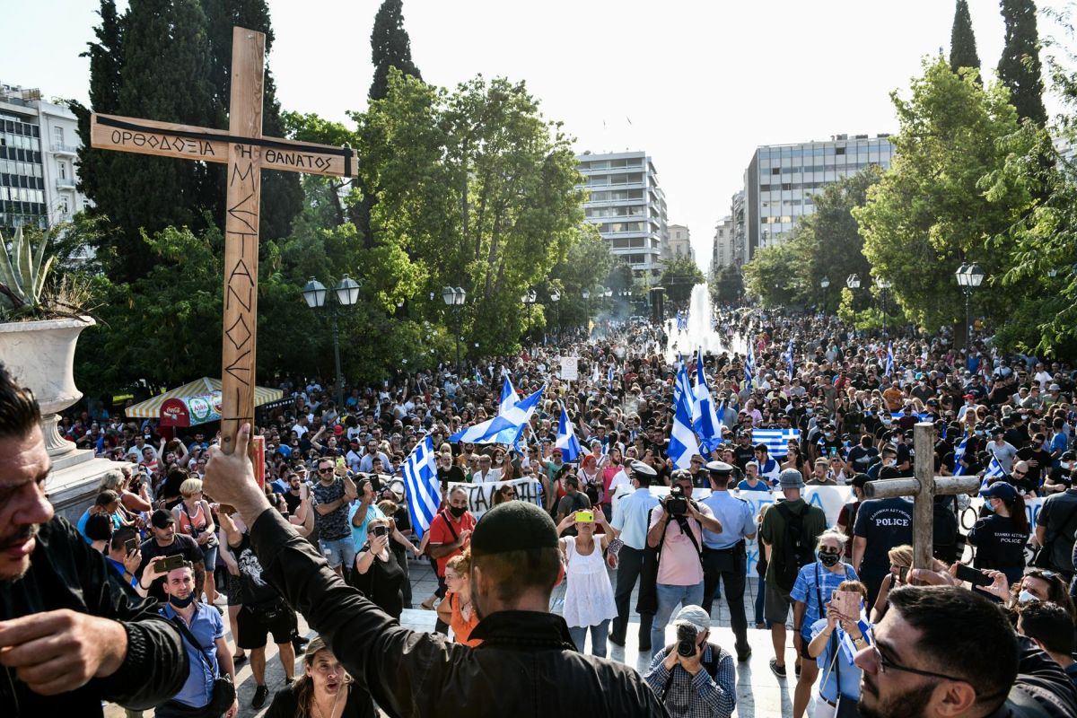 Αντιεμβολιαστές: Νέα συγκέντρωση στο Σύνταγμα – Παρόντες οπαδοί του Κασιδιάρη