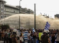 Αντιεμβολιαστές: Χημικά και ρίψεις νερού στη συγκέντρωση