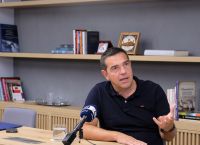 Τσίπρας: Ο ΣΥΡΙΖΑ θα καταργήσει την ελάχιστη βάση εισαγωγής στα πανεπιστήμια Τσίπρας: Ο ΣΥΡΙΖΑ θα καταργήσει την ελάχιστη βάση εισαγωγής στα πανεπιστήμια
