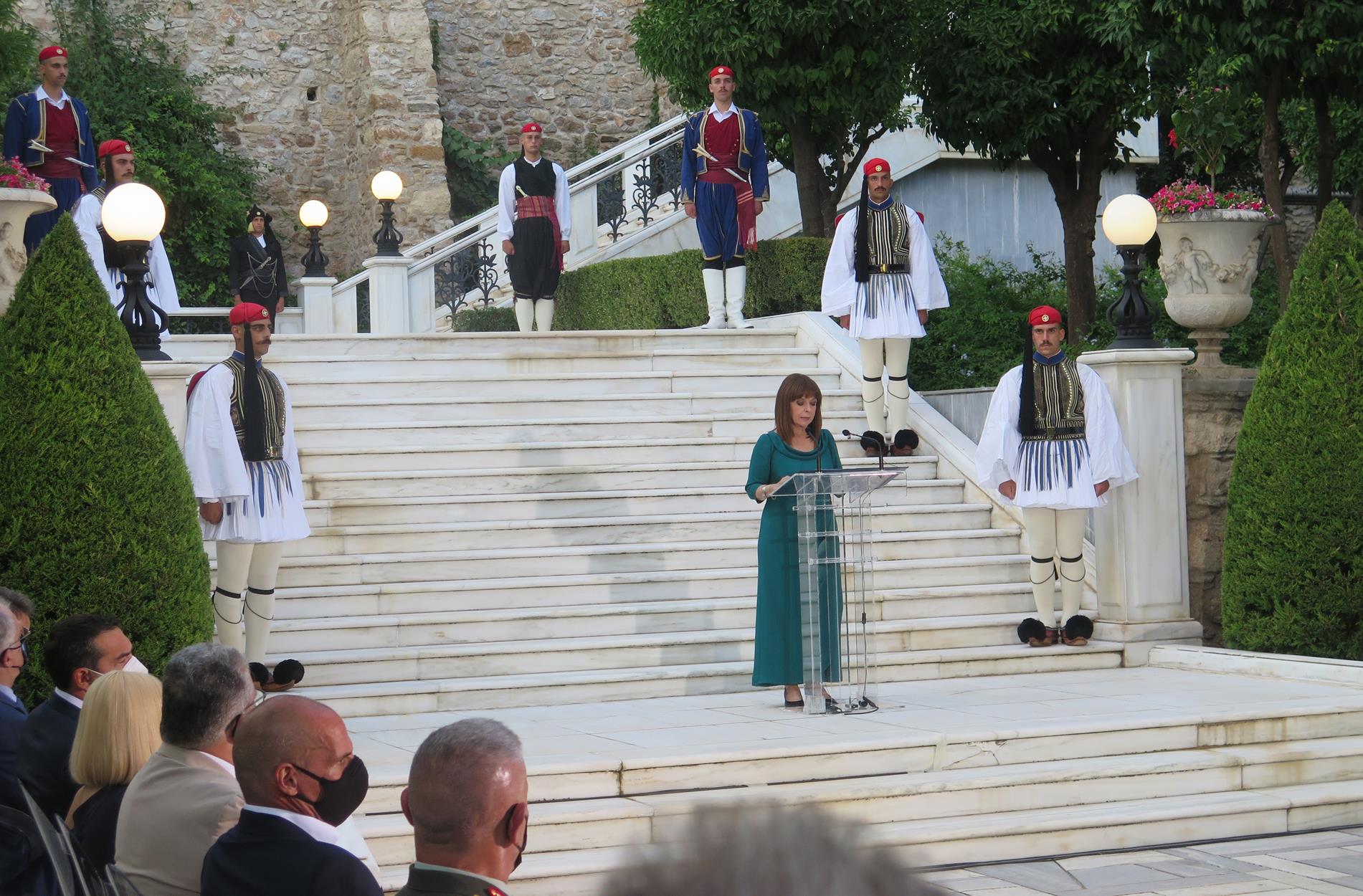 Αποκατάσταση της Δημοκρατίας: Τι συζήτησαν οι προσκεκλημένοι στη δεξίωση
