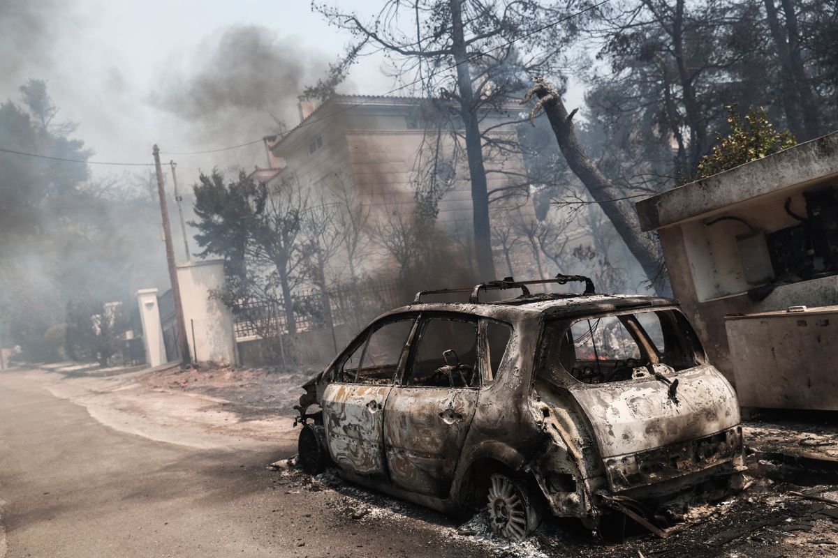 Σταμάτα: Τέσσερις προσαγωγές υπόπτων για τη φωτιά