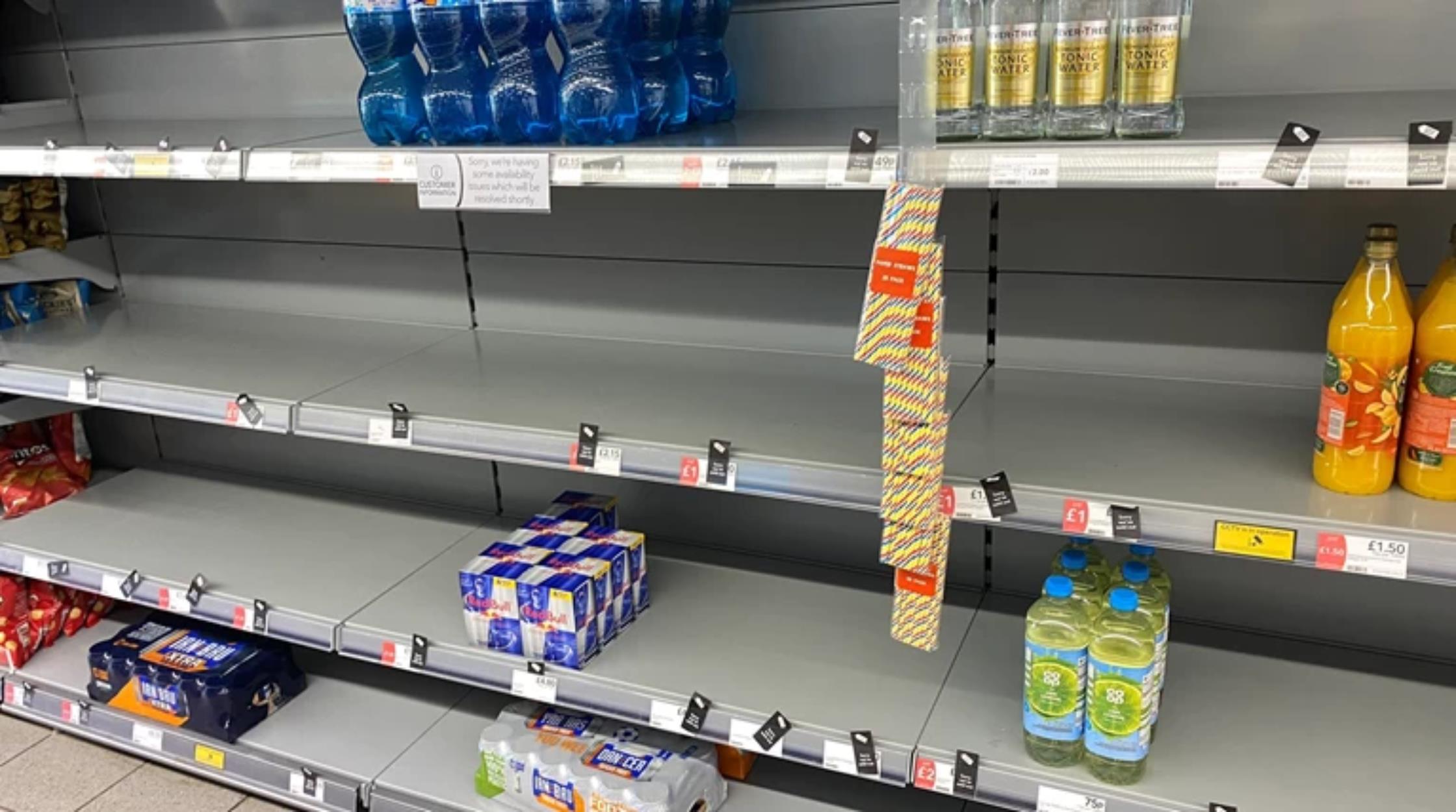 Βρετανία: Οι πολίτες άδειασαν τα ράφια από τα σούπερ μάρκετ