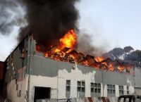 Ν. Αφρική: Σοκαριστικό βίντεο με την πτώση κοριτσιού 2 ετών από φλεγόμενο κτίριο