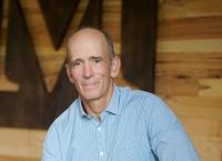 Τζόζεφ Μέρκολα: Ποιος είναι o ”γιατρός” που ξεκίνησε τις θεωρίες συνωμοσίας για τα εμβόλια