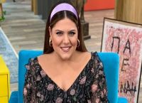 Δανάη Μπάρκα: Ποζάρει στην πισίνα της