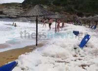 Σιθωνία Χαλκιδικής: Πως εξηγείται το άφρισμα της παραλίας Σιθωνία Χαλκιδικής: Πως εξηγείται το άφρισμα της παραλίας