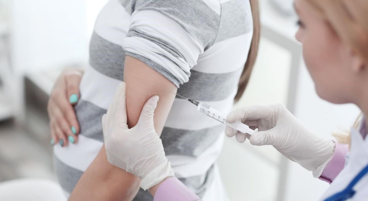 CDC: Ασφαλή για τις εγκύους τα εμβόλια