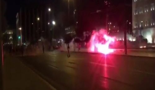 Σύνταγμα: Επεισόδια στη συγκέντρωση αντιεμβολιαστών