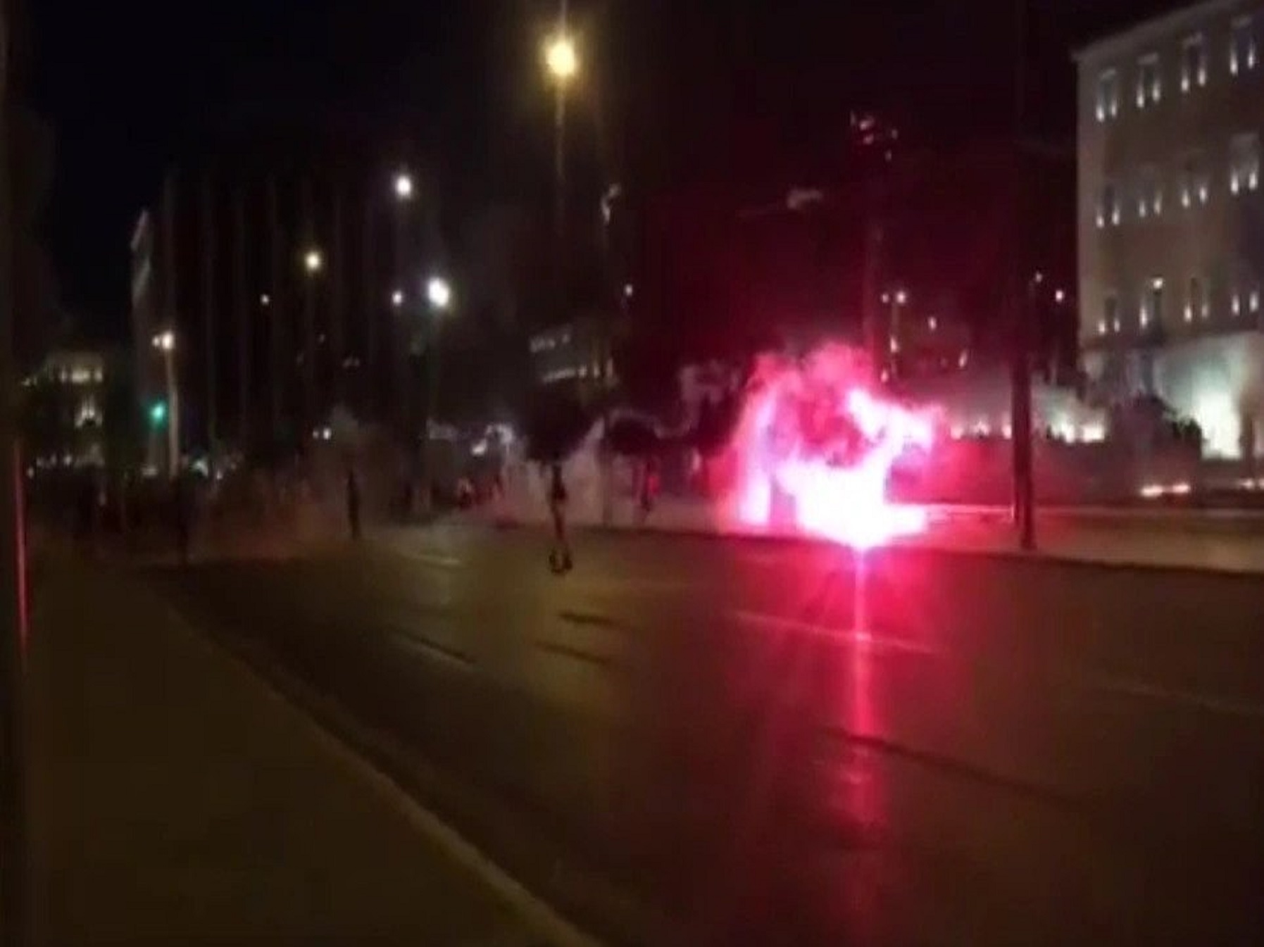 Σύνταγμα: Επεισόδια στη συγκέντρωση αντιεμβολιαστών