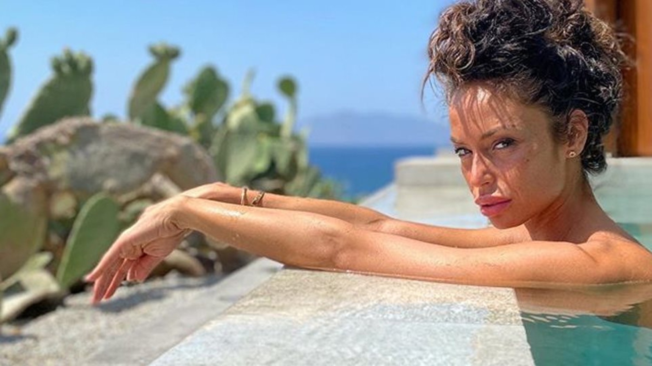 Raffaella Fico: Το πρώην κορίτσι του Ronaldo στη Μύκονο με καυτό μπραζίλ