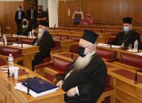 Ιερά Σύνοδος: Η εκκλησία δεν μπορεί να ελέγχει τους πιστούς