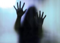 Εξομολόγηση: Σκότωσε τον γείτονά της γιατί κακοποιούσε το γιο της Εξομολόγηση: Σκότωσε τον γείτονά της γιατί κακοποιούσε το γιο της