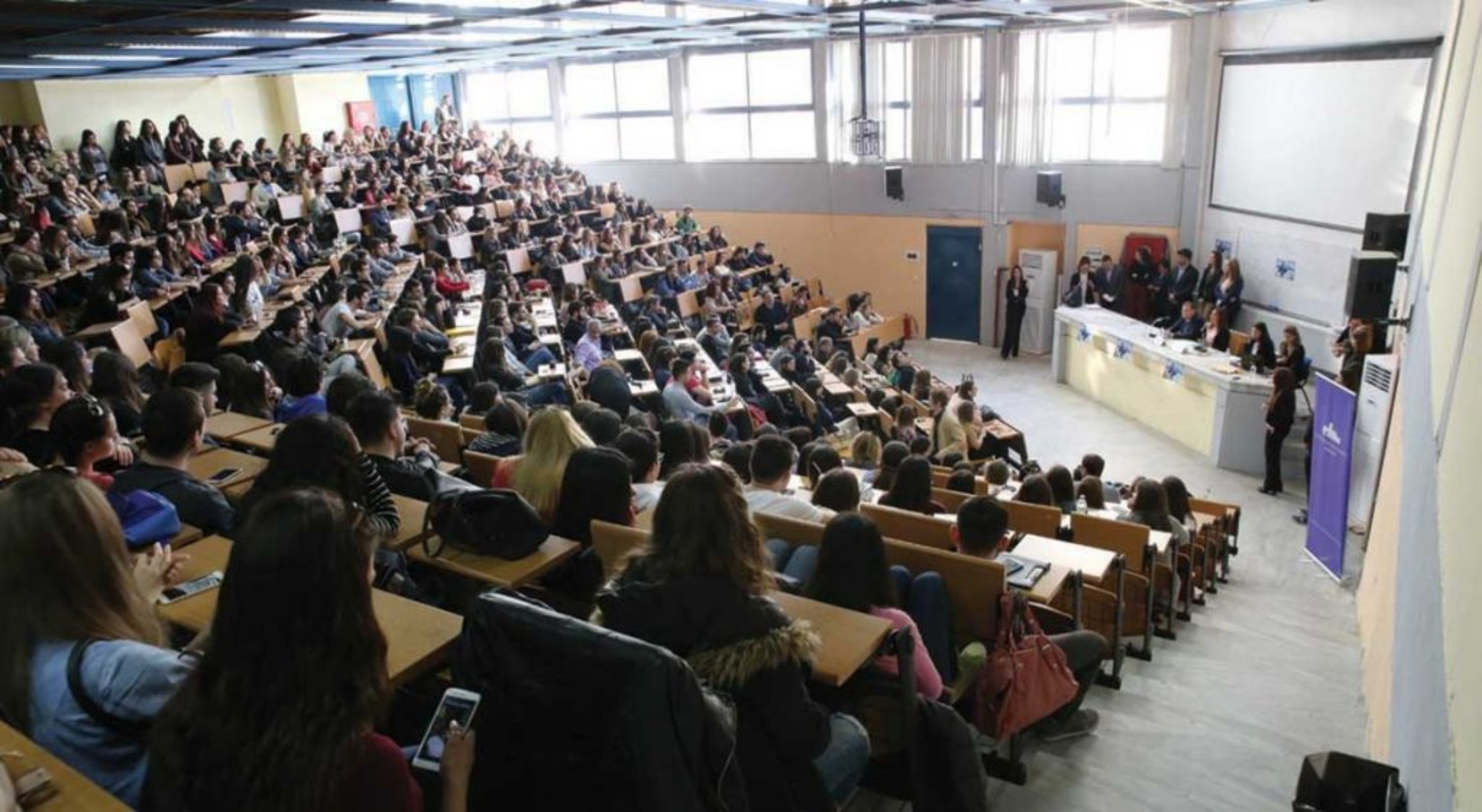 Κεραμέως: Παράθυρο για υποχρεωτικούς εμβολιασμούς στα ΑΕΙ