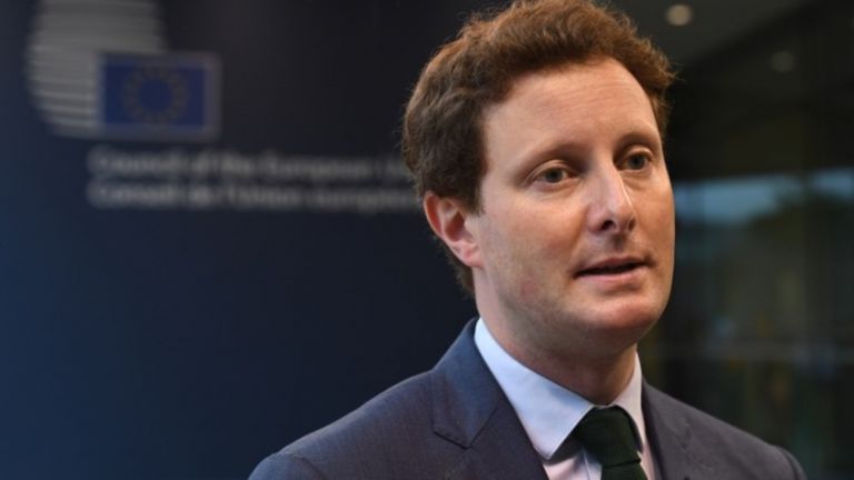 Γαλλία – Κλεμάν Μπον: Δεν μπορεί να αποκλειστεί η εκ νέου επιβολή απαγορεύσεων κυκλοφορίας