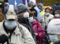 Κρούσματα σήμερα 4/12: Αντιμέτωποι πλέον με την Όμικρον