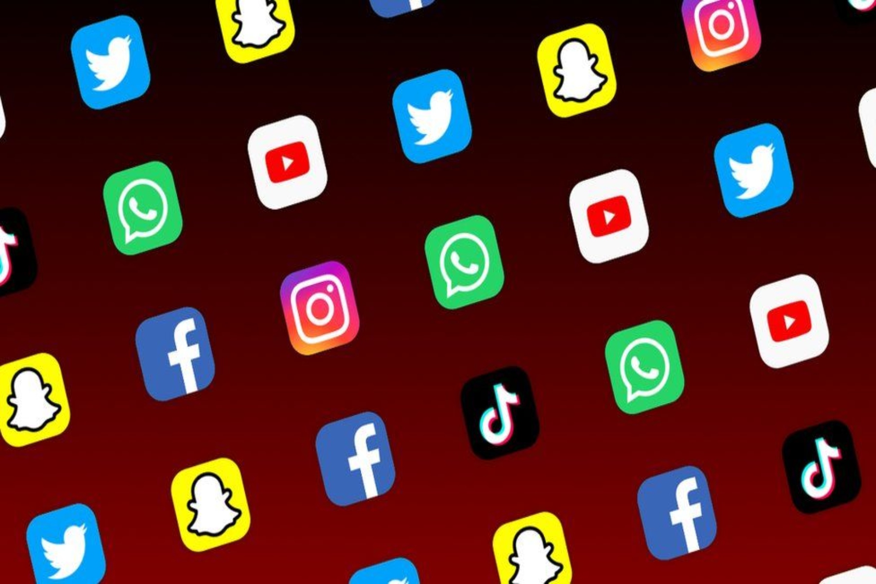 Έρευνα: 6 στους 10 Έλληνες έχουν λογαριασμό σε social media