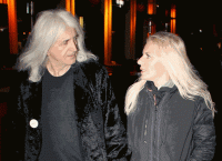 Νίκος Καρβέλας: Ο 13χρονος γιος του τραγουδά το πιο viral κομμάτι στο διαδίκτυο