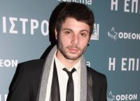 Καφέ της Χαράς: Ζευγάρι με καλλονή του Survivor o τηλεοπτικός Μανωλάκης