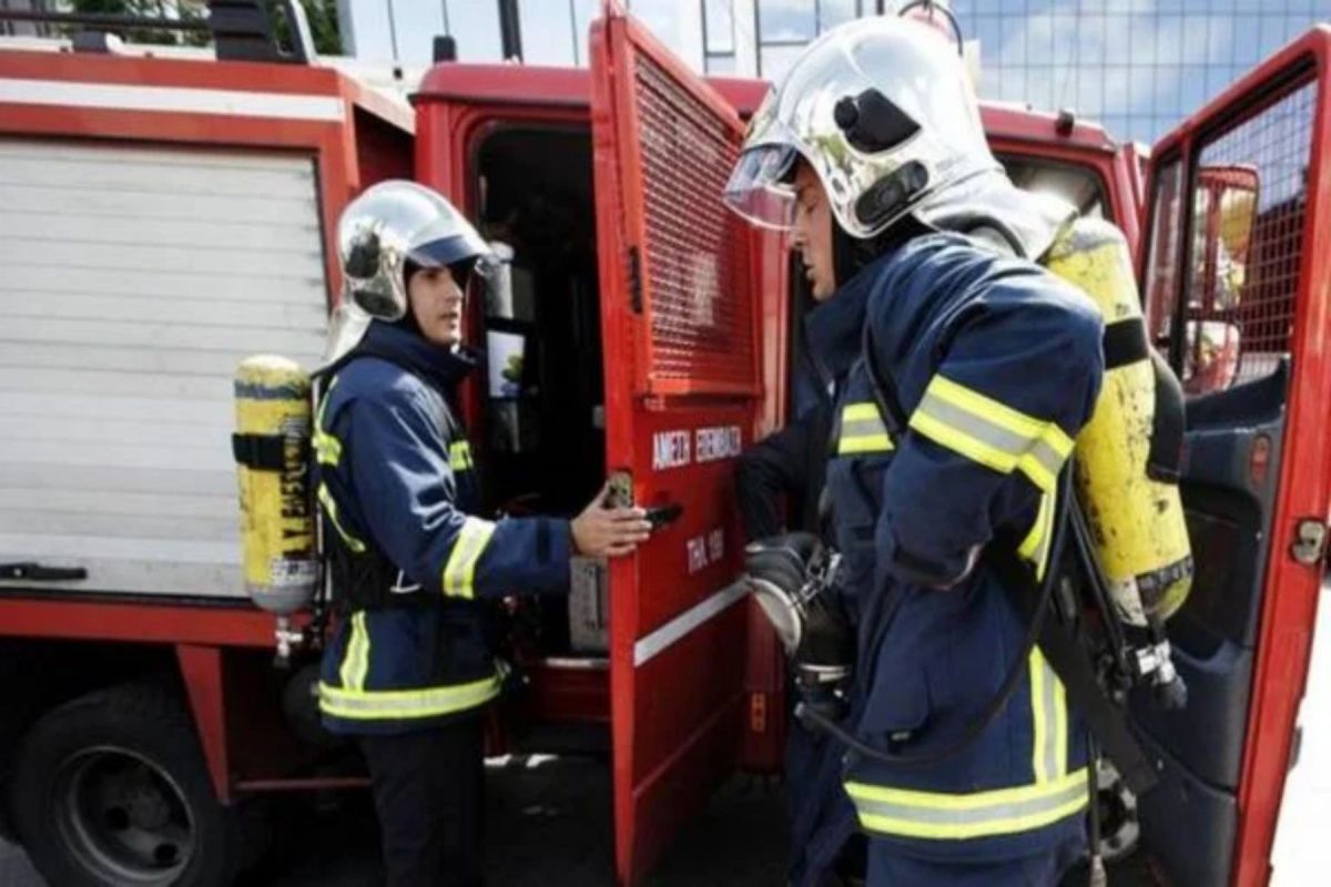 Ηράκλειο: Aπεγκλωβισμός γυναίκας από φλεγόμενο σπίτι – Η μεγάλη φωτιά κατέστρεψε τα πάντα