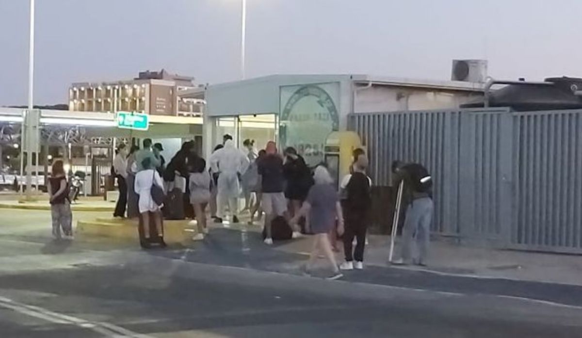 Κορωνοϊός: Έφτασε πλοίο με 70 ύποπτα κρούσματα από την Ίο
