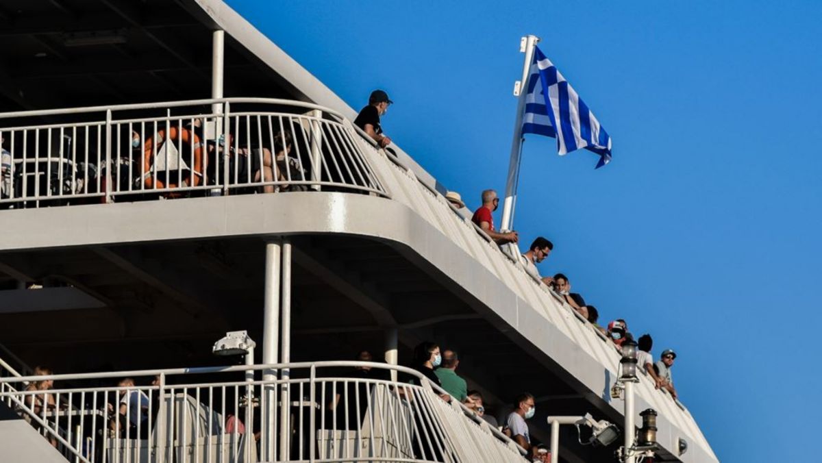 Ραφήνα: Τουλάχιστον 14 τα θετικά κρούσματα στο πλοίο από την Ίο