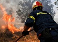 Καλέντζι Κορινθίας: Μάχη με τις φλόγες Καλέντζι Κορινθίας: Μάχη με τις φλόγες
