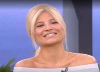 Φαίη Σκορδά: Αναμαλλιασμένη με πιτζάμες απαθανατίστηκε από τον Λιάγκα